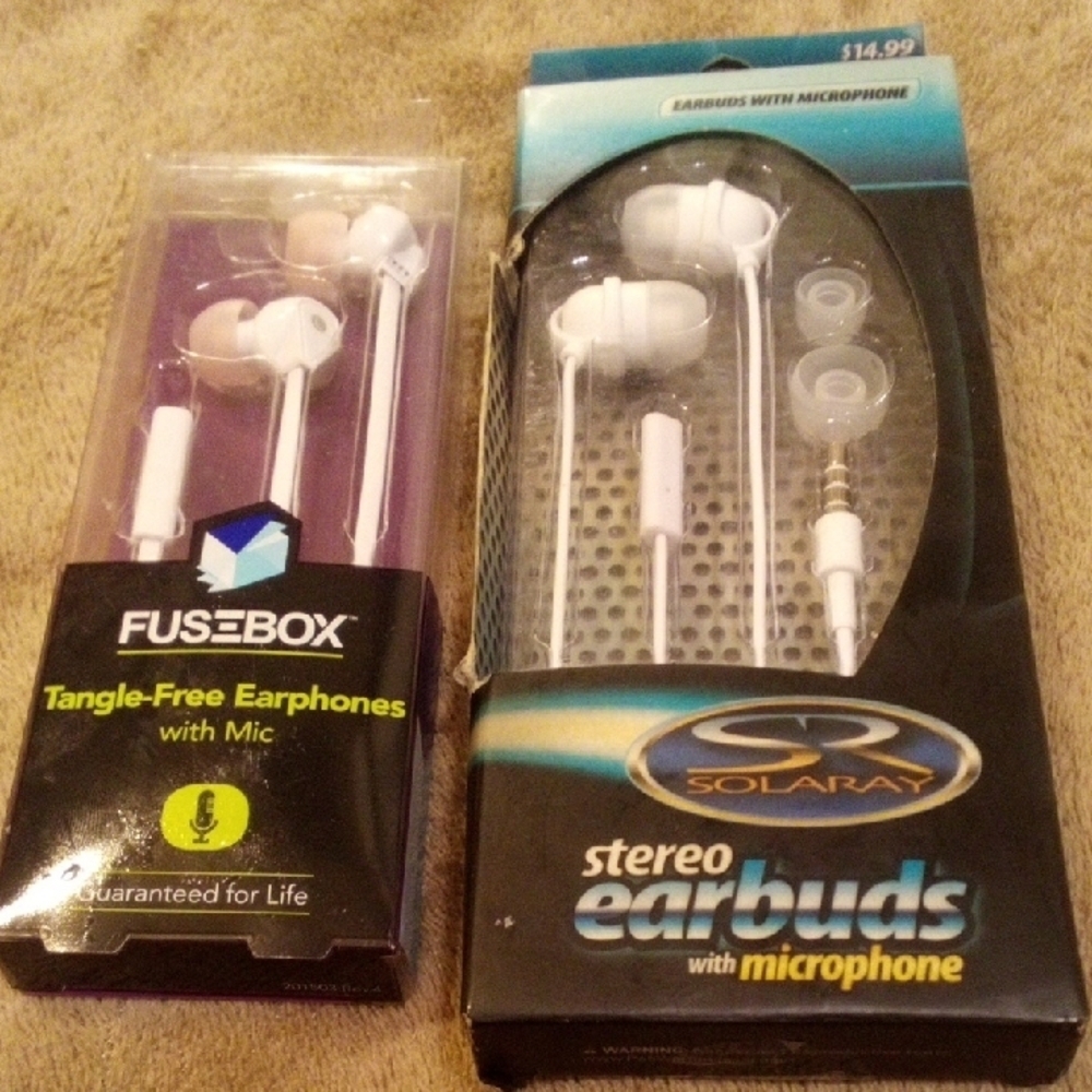 LARA White Earbud Headphones with Mic - Picture 2 of 8